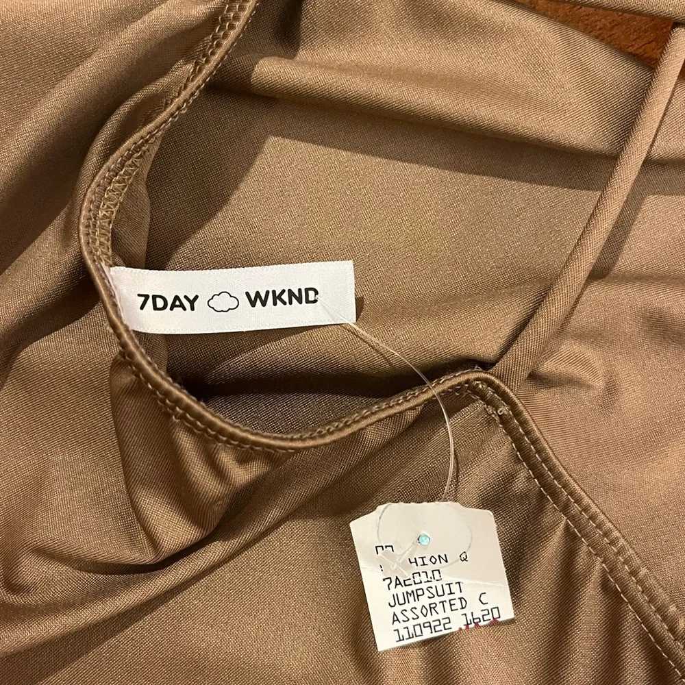 Wide leg jumpsuit/ romper crisscross back,  gold chain w/ rhinestones. Tan. Sz M - Picture 6 of 11